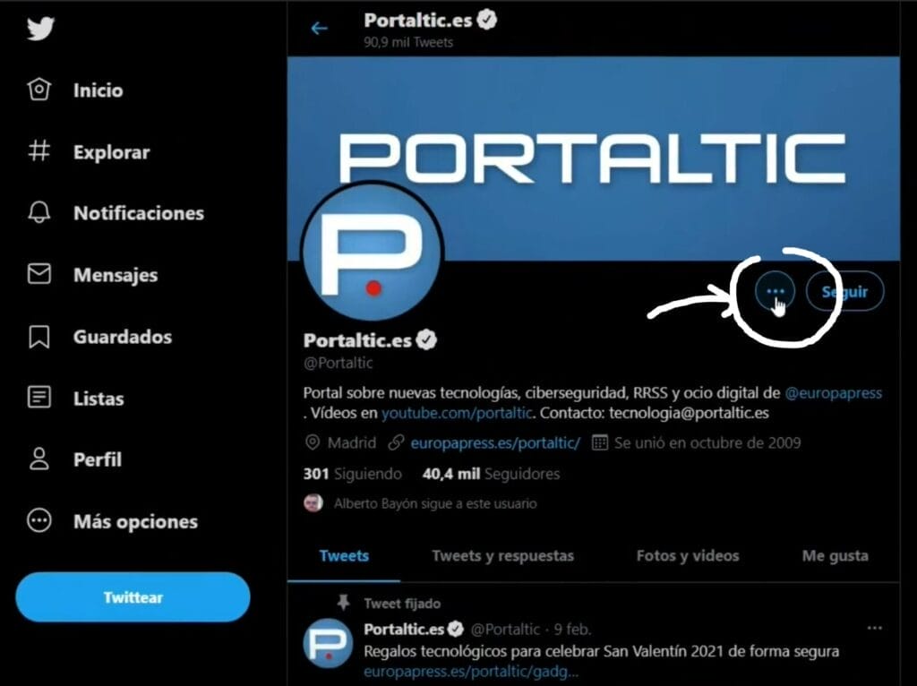 Captura de pantalla de la página de perfil de Twitter de PortalTIC con un botón de seguir resaltado. La página muestra opciones como Inicio, Explorar, Notificaciones y Mensajes en la barra lateral izquierda. Haz clic para obtener consejos como "cómo bloquear un usuario en Twitter".